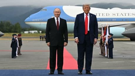 Rencontre Trump-Poutine: les images marquantes du sommet entre les deux présidents en Alaska