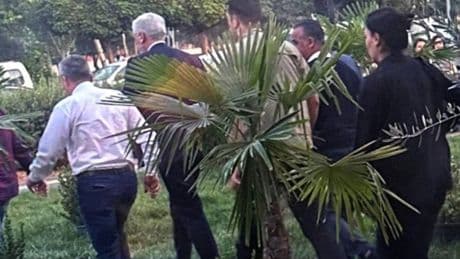 Kriz yaratan 'yemek' iddiası! AKP'li vekil 'rüşvetçiyle' buluştu, il başkanı mekanı terk etti