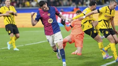 El Barça rompe el muro... rozando la tragedia