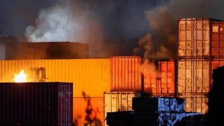 Großbrand in Hamburg: Fünf Verletzte – Feuerwehr weiter im Einsatz