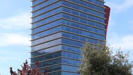 Grifols pide que dos socios de KPMG declaren en su pleito contra Gotham