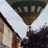 Glück im Unglück - Heißluftballon landet mitten auf Straße