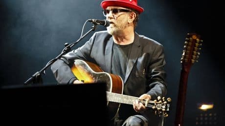 De Gregori canta i suoi "non classici" con un piccolo aiuto dei suoi amici...