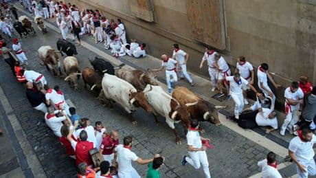 Los toros de Victoriano del Río firman el encierro más rápido y menos accidentado de lo que va de San Fermín