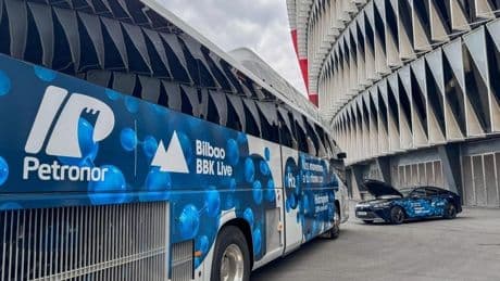 Petronor presenta un autobús y un coche de hidrógeno para el BBK Live