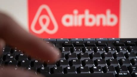 La Justicia ordena a Airbnb eliminar 5.800 anuncios ilegales de pisos turísticos