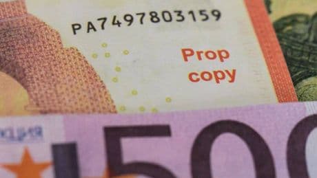 Immer mehr im Umlauf: So erkennen Sie Falschgeld