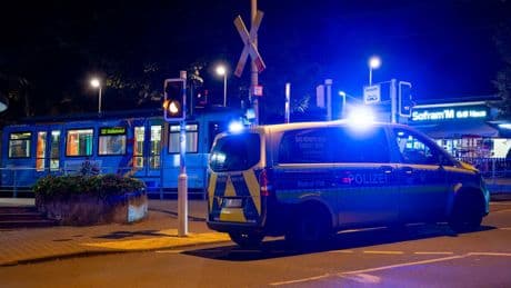 Frankfurt - U-Bahn erfasst E-Scooter-Fahrer (†16)