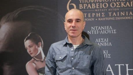 Üç Oscar ödüllü oyuncu 8 yıl sonra oğlu için geri döndü