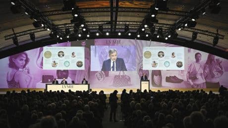 Jours fériés, reste à charge, congés payés et services publics : quatre mesures symboles de la politique de classe de Bayrou