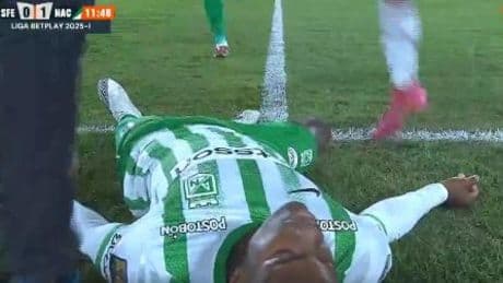 Andrés Román provoca momentos de angustia al desplomarse durante un partido