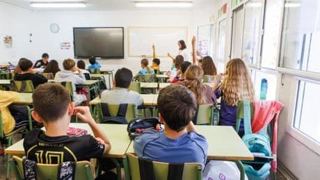 Govern y Comuns atan un plan de 37 millones para reforzar el catalán, el inglés y las matemáticas en la escuela