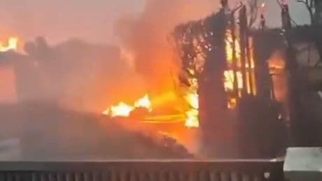 Terrifying moment Madrid homes threatened by raging wildfire