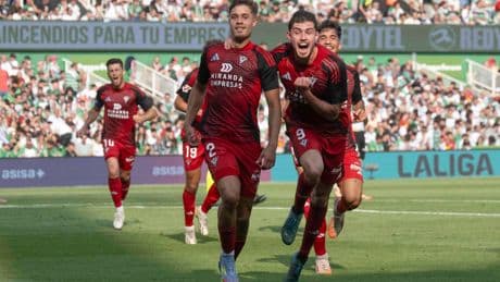 Racing y Mirandés lo dejan todo por resolver en Anduva en la ida de semifinales del ‘playoff’ de ascenso a Primera