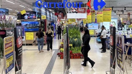 Carrefour, chi è l’italiano che l’ha comprata per un miliardo