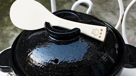 Cinq objets écoresponsables : cuiseur à riz kamadosan, germoir bocal, veilleuse française…