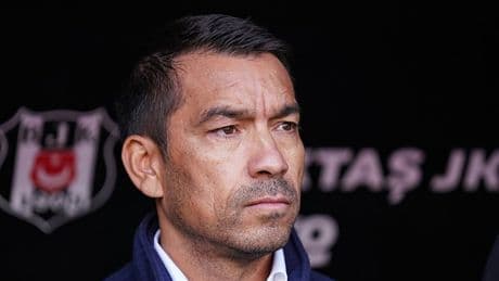Giovanni van Bronckhorst dünya devine imza atıyor