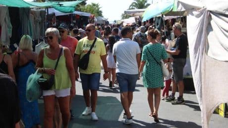 Ventimiglia, l’area del mercato ridotta: banchi accorpati e più spazio per il lungomare