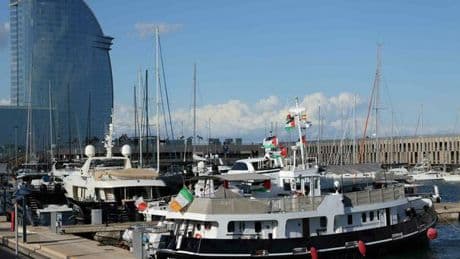 Flotilla, a bordo 4 parlamentari italiani. Schlein scrive a Meloni: «Garantire la sicurezza». E scoppia il caso Sigonella