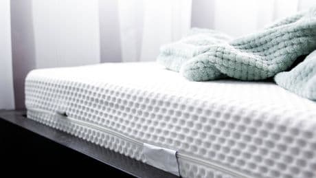 Trotz Sommerhitze: So bleibt die Matratze frisch und hygienisch