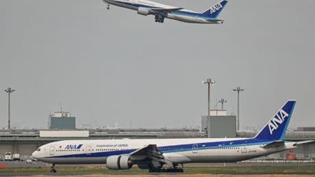 Un avion forcé d’atterrir à Seattle après qu’un passager a tenté d’ouvrir une porte en plein vol
