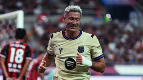 El mítico ex portero polaco Tomaszewski cree que a Lewandowski "no se la pasan y debe irse a Arabia"