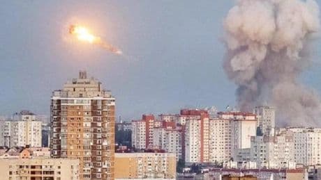 Rusya’dan Ukrayna’ya en büyük hava saldırısı: Kiev’de hükümet binası vuruldu