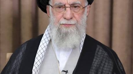La via stretta di Khamenei: trattare ed esilio o farsi martire
