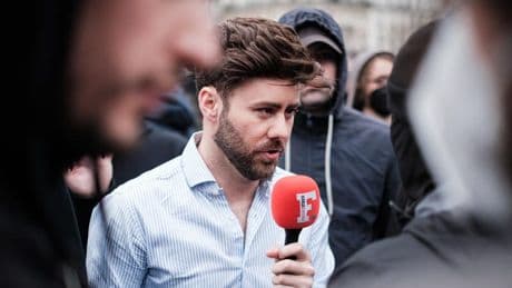 « Leur présence constitue un trouble manifeste à l’ordre public » : les députés écologistes réclament la suspension de l’accréditation de Frontières à l’Assemblée nationale