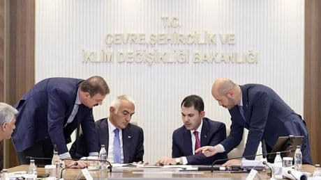 Bakanlar Kurum ve Ersoy deprem bölgesindeki tarihi yapıların restorasyonu için bir araya geldi