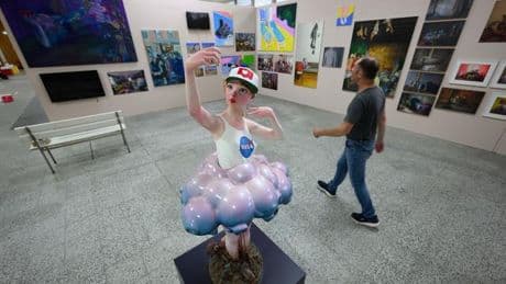 Kunstfestival: Farbe statt Schwarz-Weiß-Denken - Ostrale 2025 in Dresden