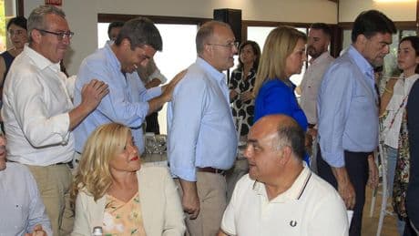 El PP aprèn a conviure amb Carlos Mazón