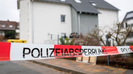 Mordversuch: Mann in Wohngebiet niedergestochen - Tatwaffe gefunden