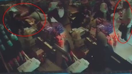 Saniye saniye kaydedildi: Kasiyere yumruklu saldırı!