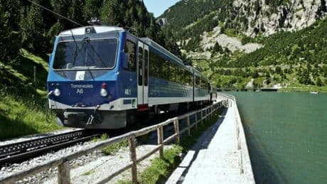 Unos 70 pasajeros quedan atrapados en un túnel del cremallera de Núria a causa de una avería