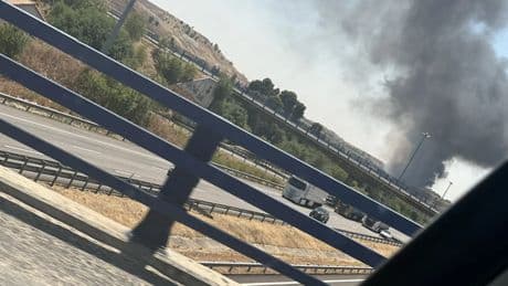 Un incendio en Madrid obliga a desalojar a varias familias de la Cañada Real