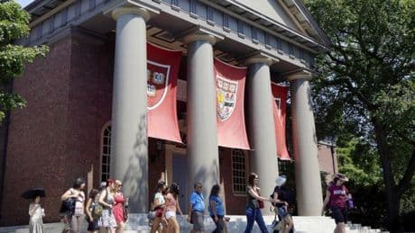 Harvard, muro de la resistencia contra Trump