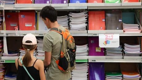 Rentrée des classes : malgré une baisse notable des prix des fournitures scolaires, un budget serré par les familles
