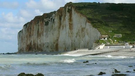 Seine-Maritime: le corps sans vie d'un septuagénaire retrouvé au pied des falaises des Petites Dalles