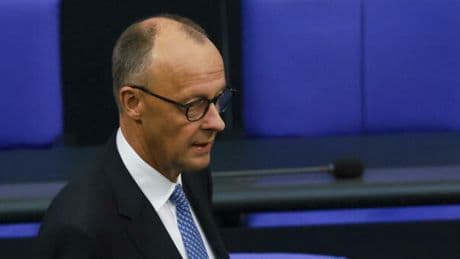 Germania, Merz tradito da 18 franchi tiratori: al primo turno (per 6 voti) non ottiene la maggioranza per diventare cancelliere