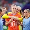 Miedema oogst lof na honderdste goal in Oranje: 'Voer voor de liefhebber'