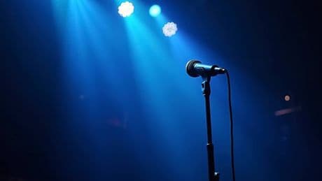 Man performs at jazz club show and people are gobsmacked after seeing who it is