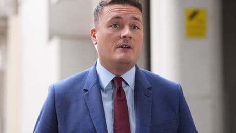 UK-trained doctors ‘to get priority for jobs’ in Streeting’s 10-year NHS plan