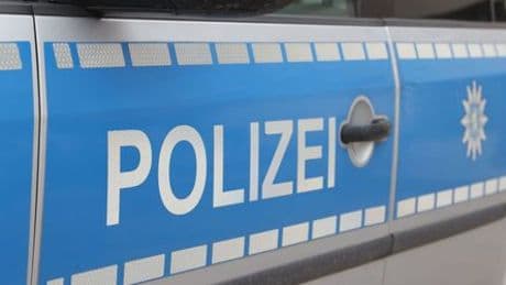 Vogelsberg in Thüringen: Polizei befreit 19-Jährige aus Kiste in Scheune