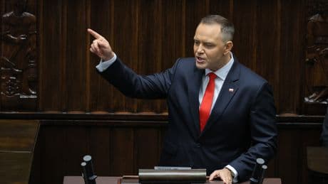 El populista Nawrocki toma posesión como presidente de Polonia y acusa al Gobierno liberal de Tusk de “violar” la Constitución