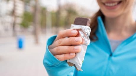 Nur 3 von 20: Welche Proteinriegel im Test wirklich überzeugen können