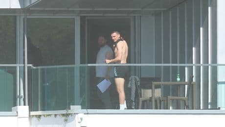 Auf dem Balkon an der Säbener Straße - Bayern-Star lernt oben ohne Deutsch