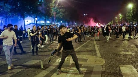 Suben a casi 300 los detenidos durante los graves disturbios de París