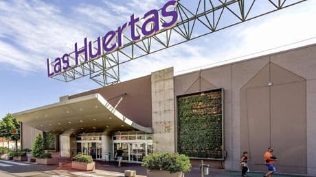 Hines y Grupo Lar rotan activos de Helios y venden dos centros comerciales por 41 millones