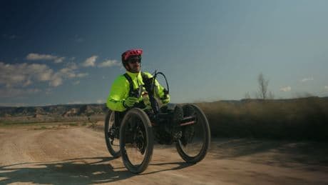 La historia del ex piloto Iñaki Mujika, una "hostia" con la moto, un regalo de la familia Nieto y el sueño de la Titan Desert: "Al caer supe que se acaba el juego"